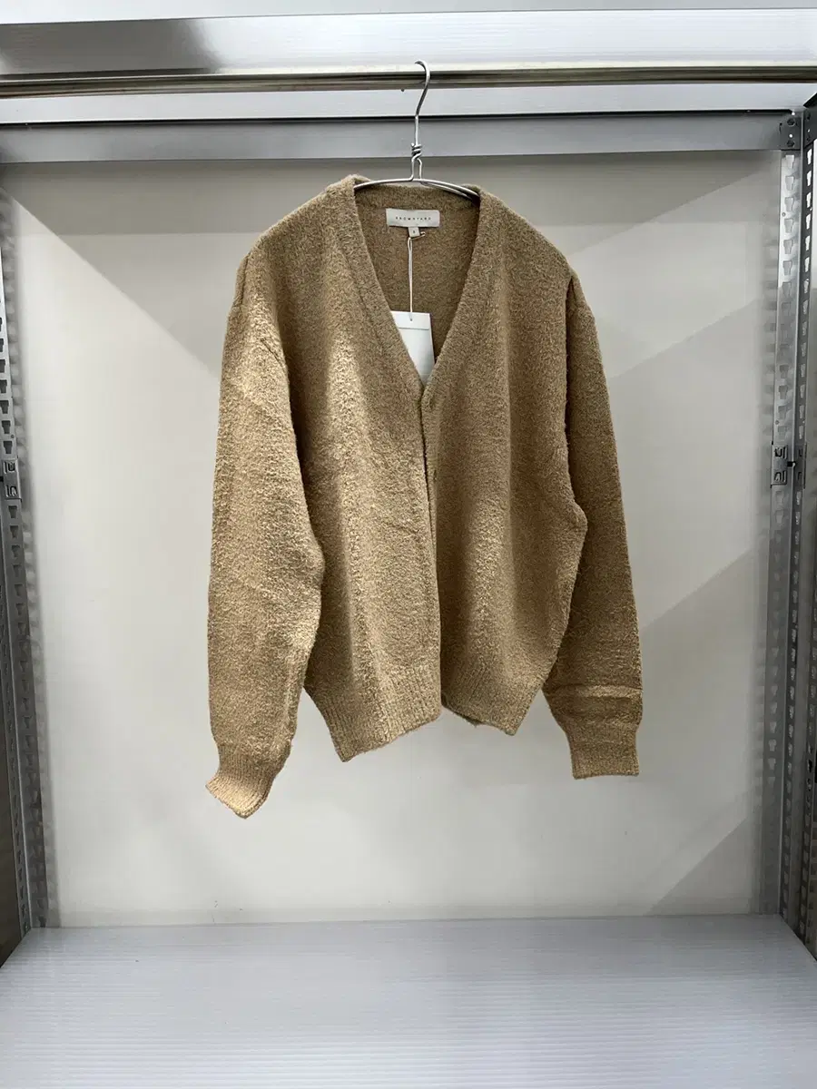 브라운야드 - Essential Cardigan (Beige)